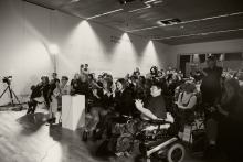 Ausstellungseröffnung "Schutzmantel gegen Rassismus"