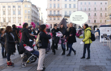 <p>...zornige Migrantinnen streiken!</p>
