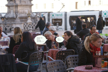 <p>Können Sie bitte Deutsch sprechen?! Hee, hallo!</p>

