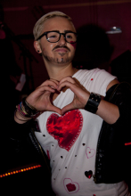 

<!-- THEME DEBUG -->
<!-- THEME HOOK: 'field' -->
<!-- FILE NAME SUGGESTIONS:
   ▪️ field--node--title--gallery.html.twig
   ✅ field--node--title.html.twig
   ▪️ field--node--gallery.html.twig
   ▪️ field--title.html.twig
   ▪️ field--string.html.twig
   ▪️ field.html.twig
-->
<!-- 💡 BEGIN CUSTOM TEMPLATE OUTPUT from 'themes/custom/tw/templates/field/field--node--title.html.twig' -->
<span class=