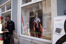 

<!-- THEME DEBUG -->
<!-- THEME HOOK: 'field' -->
<!-- FILE NAME SUGGESTIONS:
   ▪️ field--node--title--gallery.html.twig
   ✅ field--node--title.html.twig
   ▪️ field--node--gallery.html.twig
   ▪️ field--title.html.twig
   ▪️ field--string.html.twig
   ▪️ field.html.twig
-->
<!-- 💡 BEGIN CUSTOM TEMPLATE OUTPUT from 'themes/custom/tw/templates/field/field--node--title.html.twig' -->
<span class=